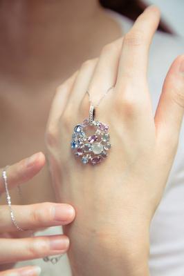 璀(cui)璨匠心 Aokisym原(yuan)創設計珠(zhu)寶(bao)首(shou)飾的(de)攝(she)影美學